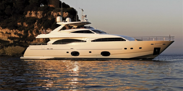 Ferretti Custom Line 97